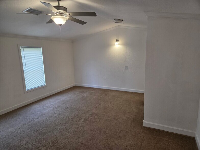 Building Photo - 17014 Meridian Blvd