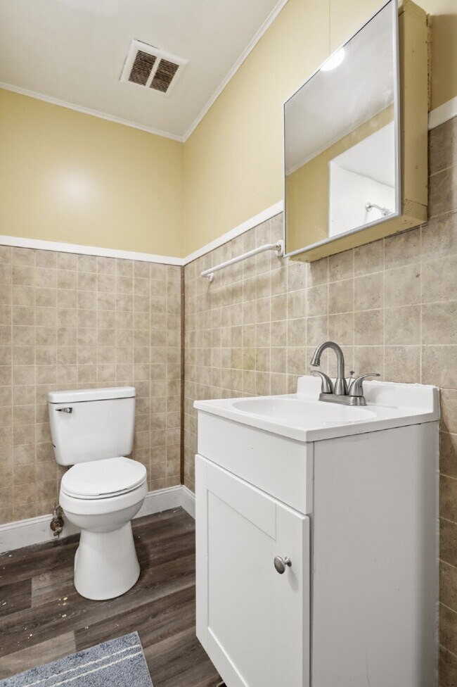 Building Photo - This well-maintained 4-bedroom, 2-bath duplex offers a spacious layout with all the comforts of h...