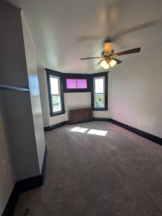 Building Photo - Newly Updated 3 bedroom in Carrick! Section 8 is considered