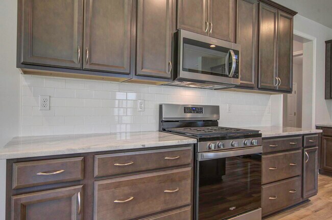 Building Photo - 216 Quimby Hill Dr
