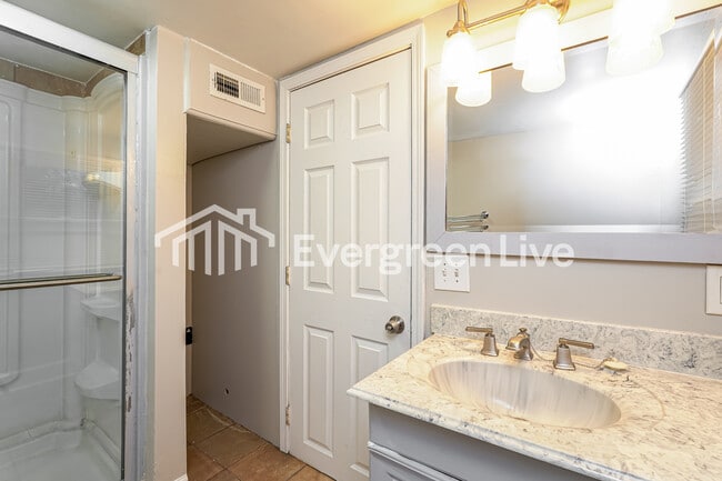 Building Photo - 141 Stewart Rd SE