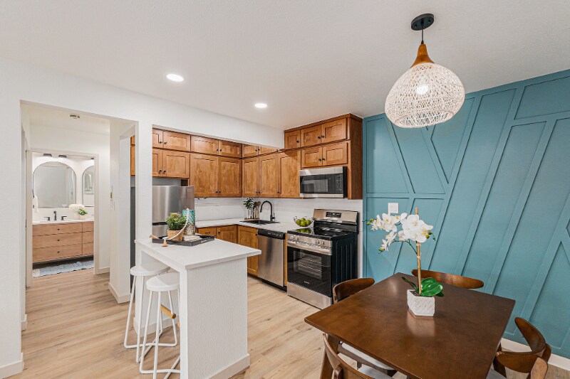 Primary Photo - 620 Mathews St