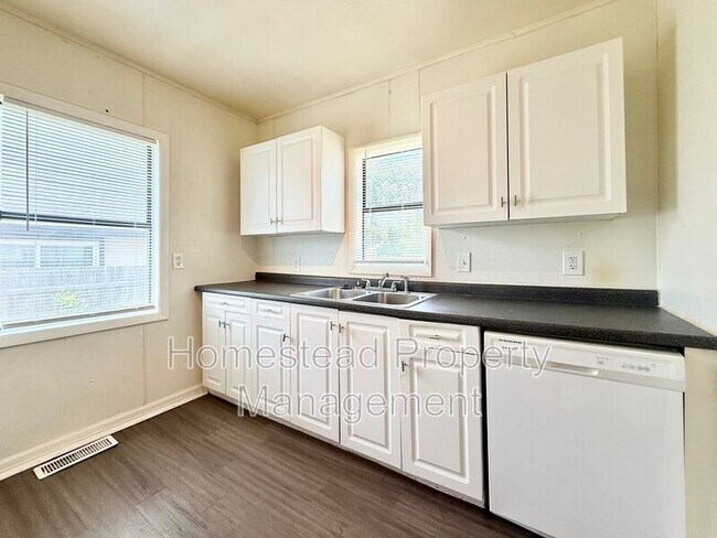Building Photo - 2141 SW 45th St
