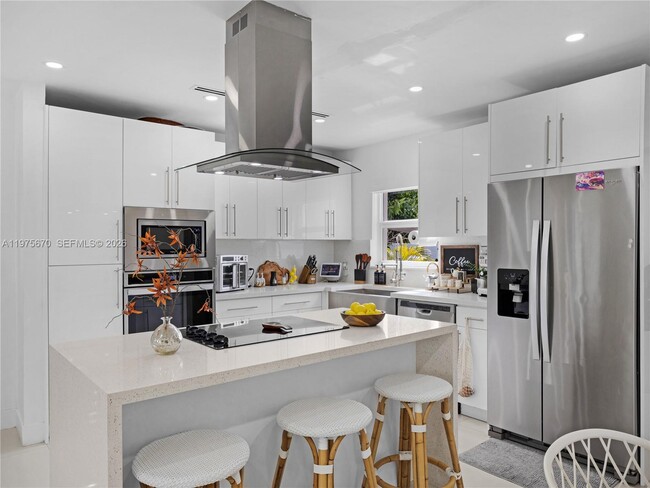 Building Photo - 920 NE 159th St