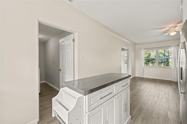 Building Photo - 4350 1st Ave S