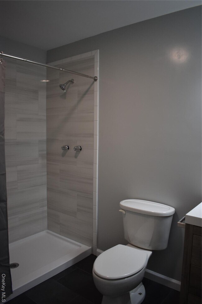 Building Photo - 30 Willow Rd