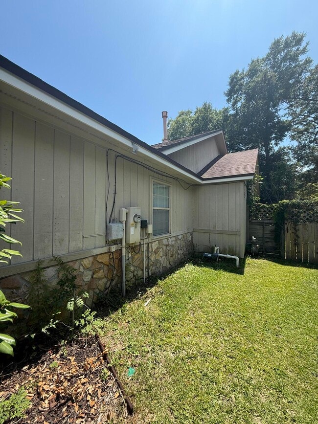 Building Photo - 1305 Ariel Ct