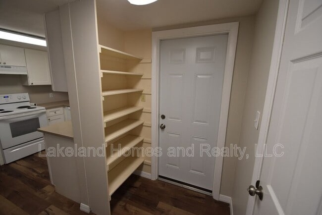 Building Photo - 2720 S San Gully Rd