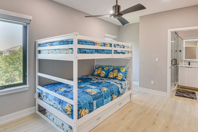 Building Photo - 118 Via Madrid Dr