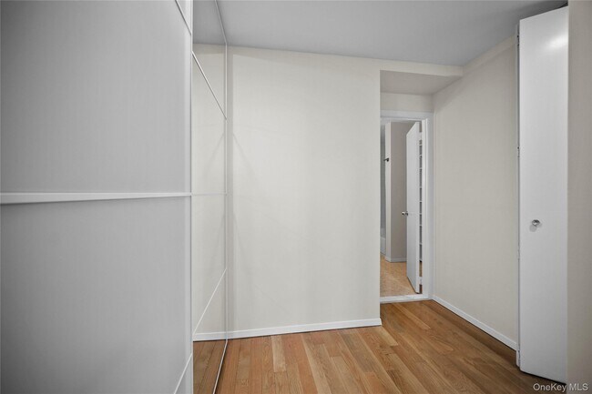 Building Photo - 520 Ashford Ave