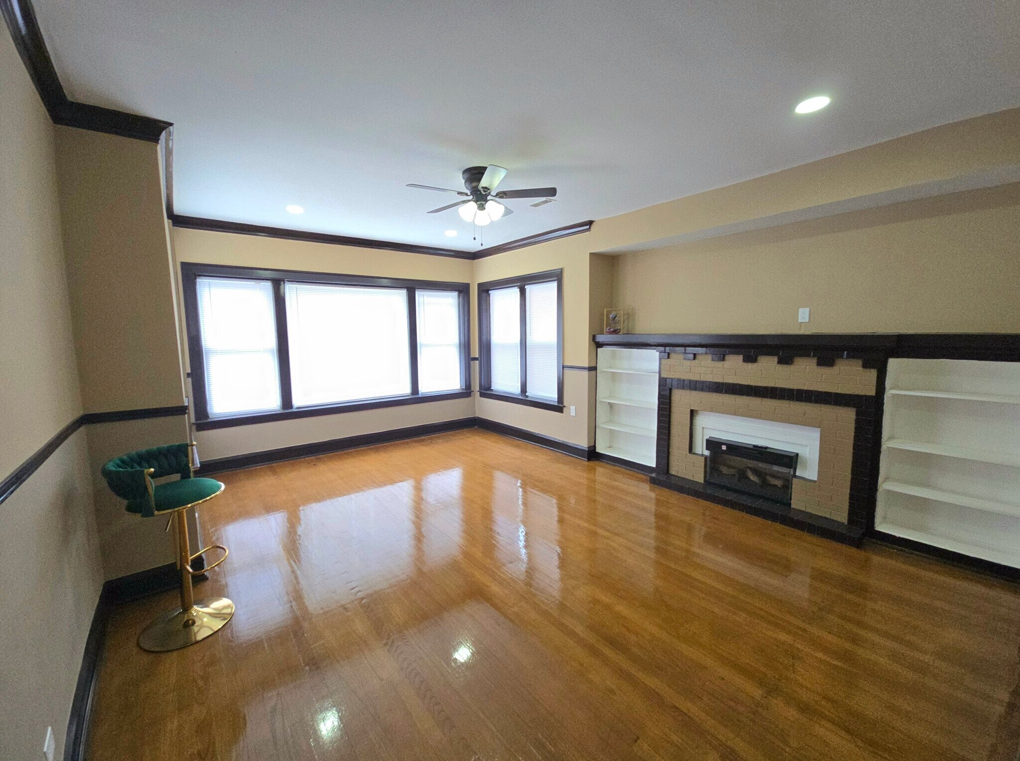 Building Photo - 7747 S Cornell Ave