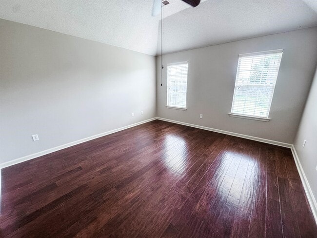 Building Photo - 1532 Pemberton Ln