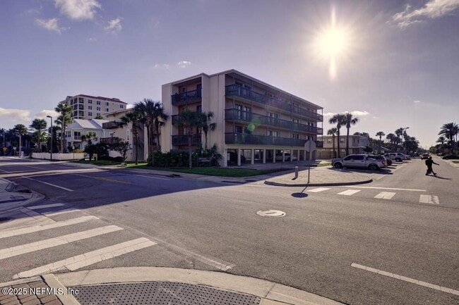 Building Photo - 400 1st St S