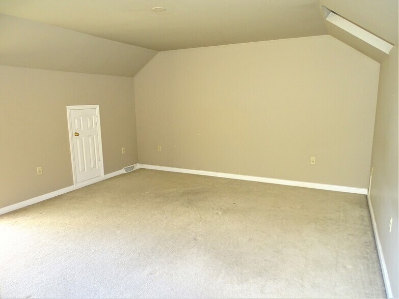 Building Photo - 153 Melrose Ln