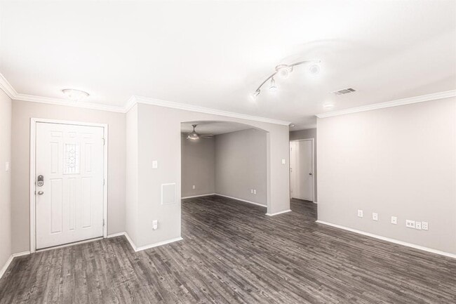 Building Photo - 180 Onyx Lake Dr