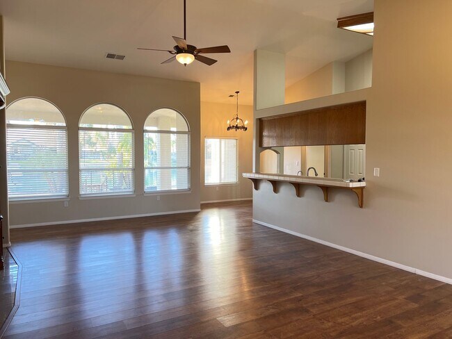 Building Photo - NORTHWEST BAKERSFIELD
