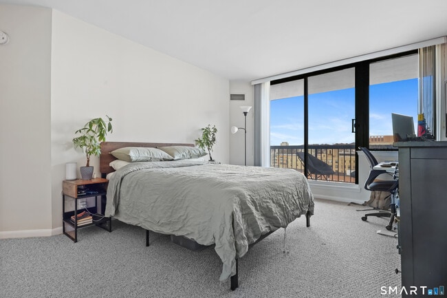 Building Photo - 25 Forest St