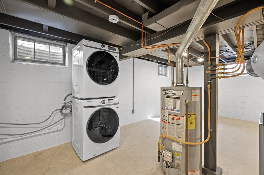 Building Photo - 5616 Nevada Ave N