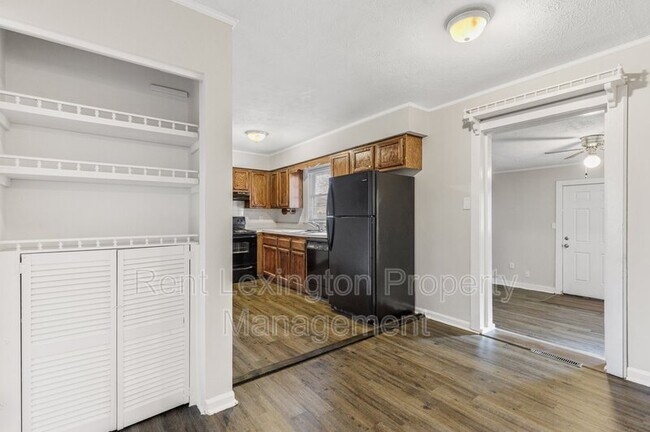 Building Photo - 3633 King Arthur Dr