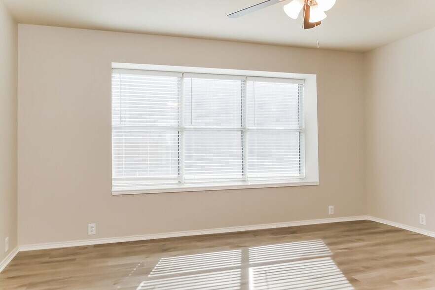 Building Photo - 4004 Sonoma Dr