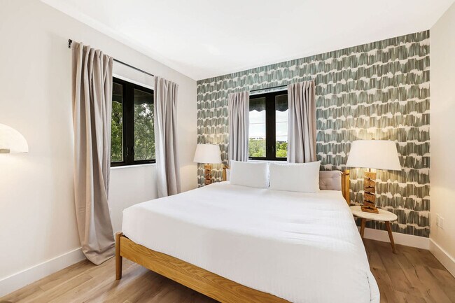 Building Photo - 3031 NE 4th Ave