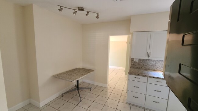 Building Photo - 1516 NE 17th Ave