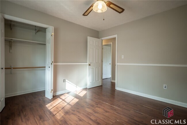 Building Photo - 275 Brookstone Dr