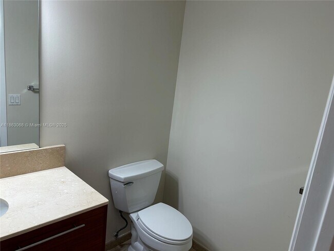 Building Photo - 2681 N Flamingo Rd