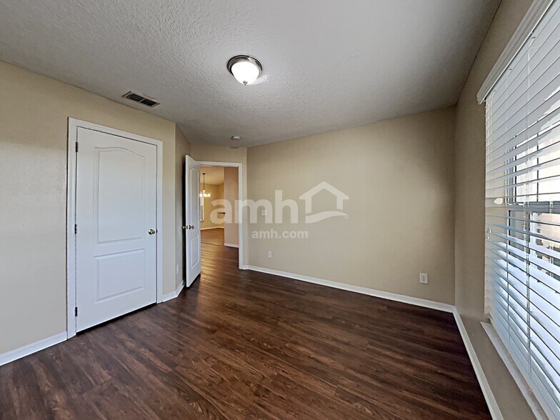 Building Photo - 660 Winding Lake Dr