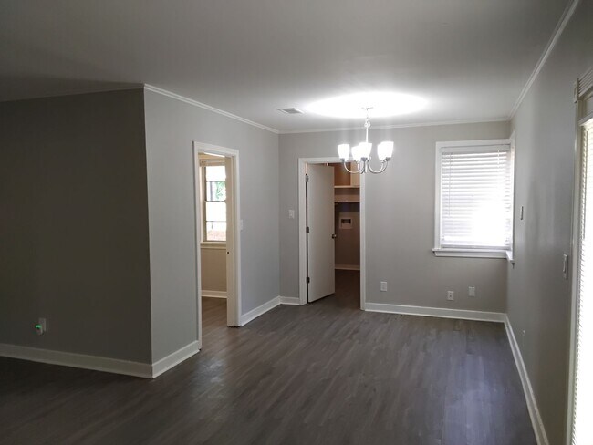 Building Photo - $500 OFF MOVE IN SPECIAL - HEART OF BROADMOOR HOME-3/1.5