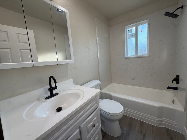 Building Photo - SAC T 2569