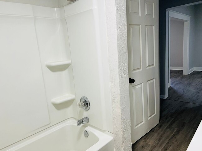 Building Photo - Gorgeous Renovated 3 Bedroom House!