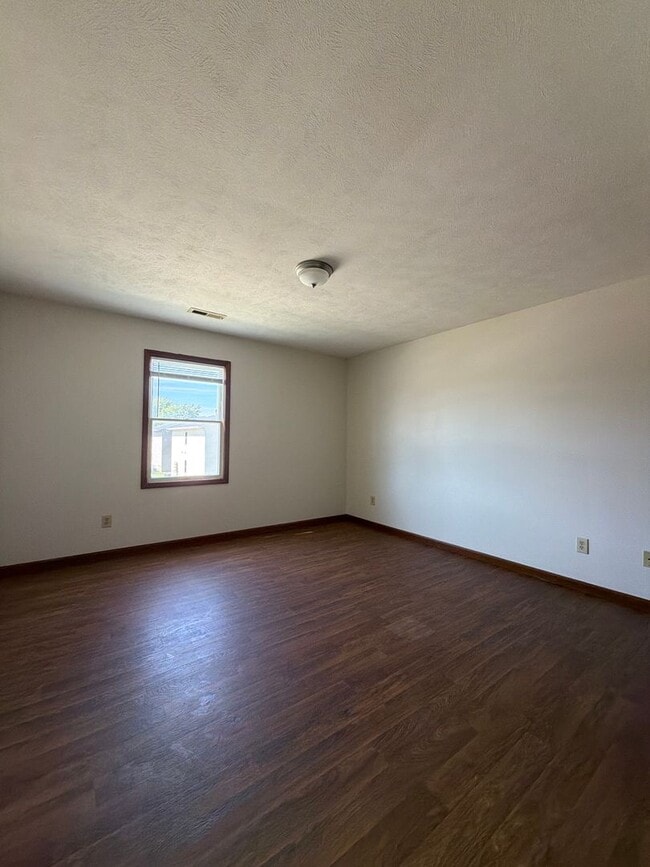 Building Photo - 209 Stonewall Ct