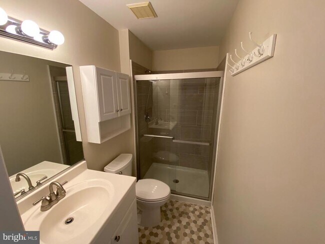 Building Photo - 502 Portsmouth Ct