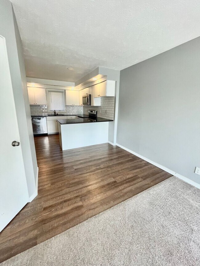 Building Photo - 602 W 23rd Ave