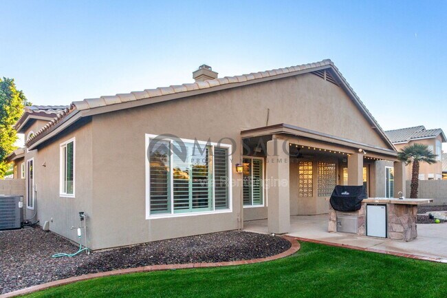 Building Photo - 2738 E Silverwood Dr