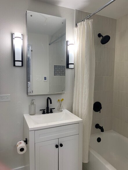 Bathroom - 1200 N Emerson St