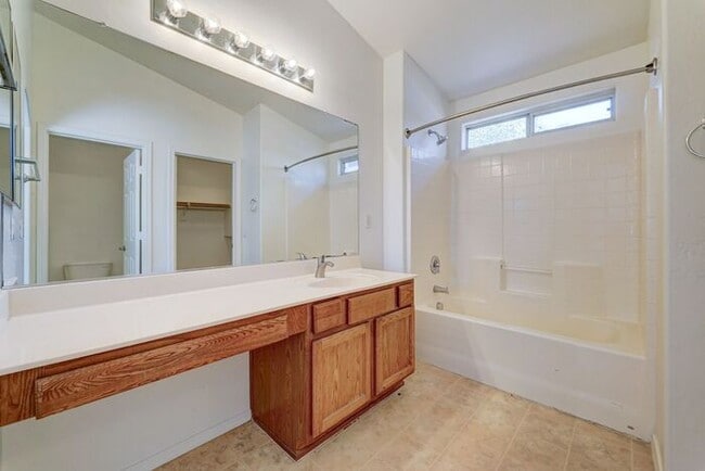 Building Photo - READY TO VIEW NOW! Bright, Open Floorplan w/ Brand New Interior Paint & Carpet!