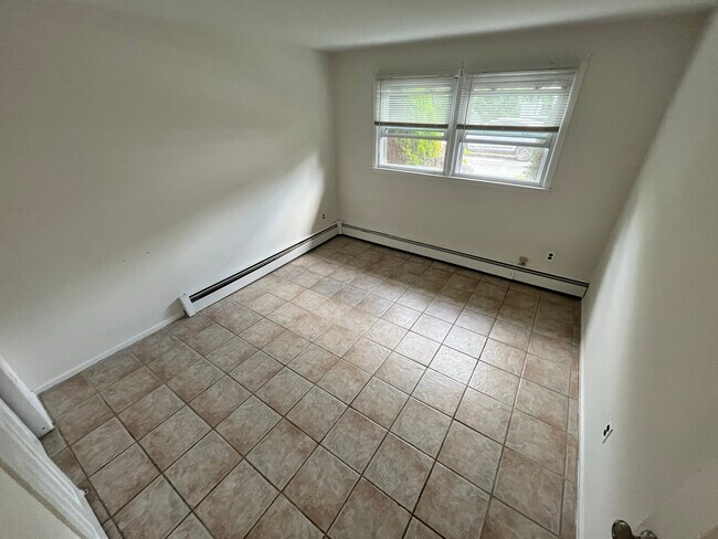 Building Photo - 9 June Ave