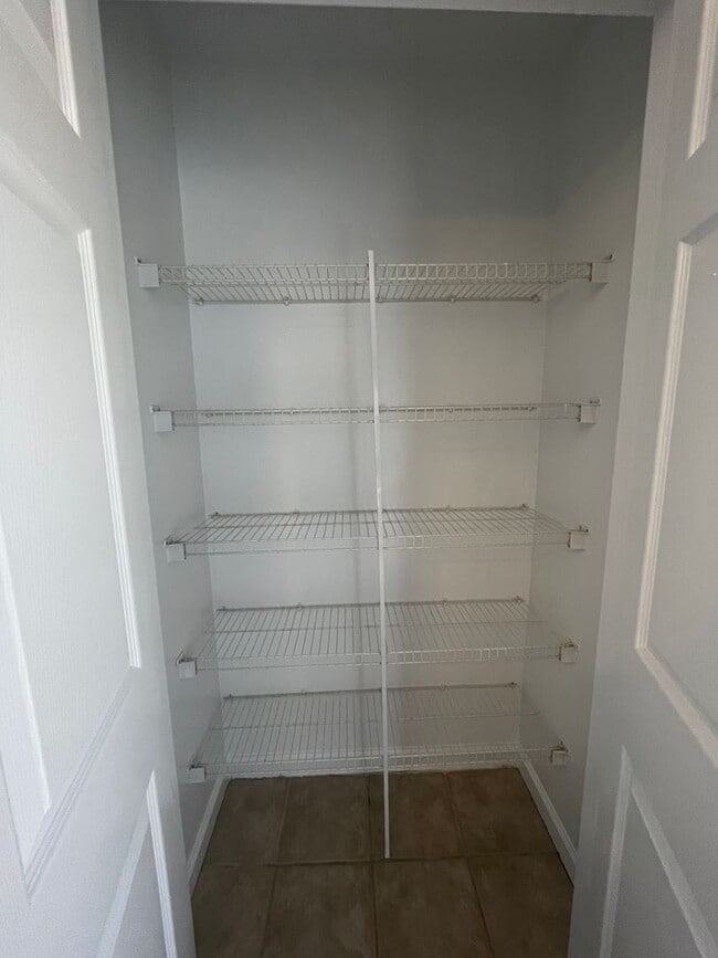 Building Photo - SUBLEASE - Three Bedroom Single Family Hom...