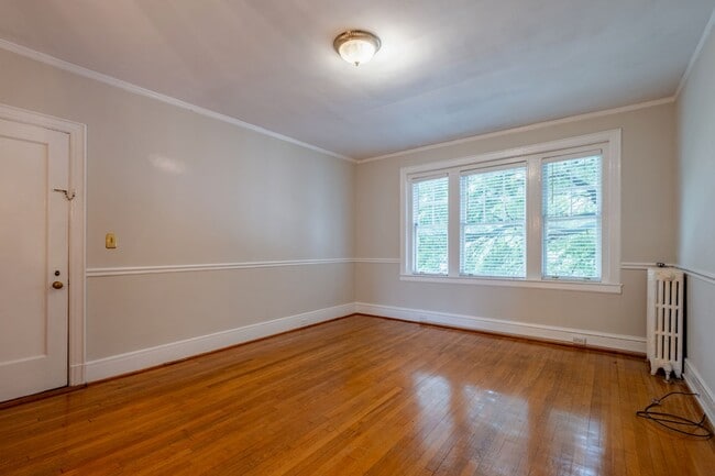 Building Photo - Cozy 2 Bedroom Apartment