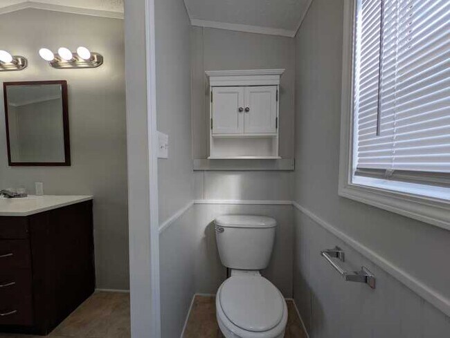 Building Photo - 52224 Quaker Hill Ln