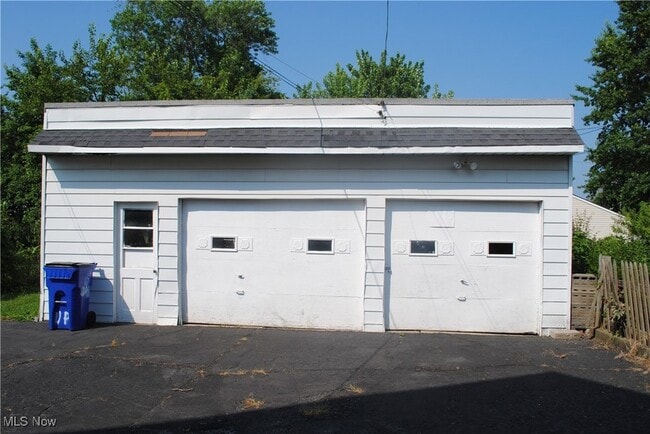 Building Photo - 841 Whitcomb Rd