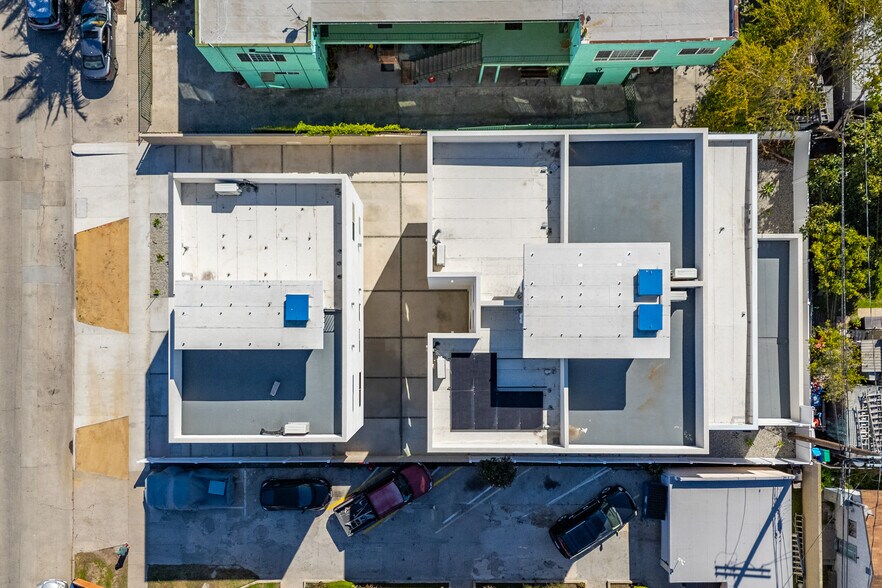 Building Photo - 2811 S Cloverdale Ave