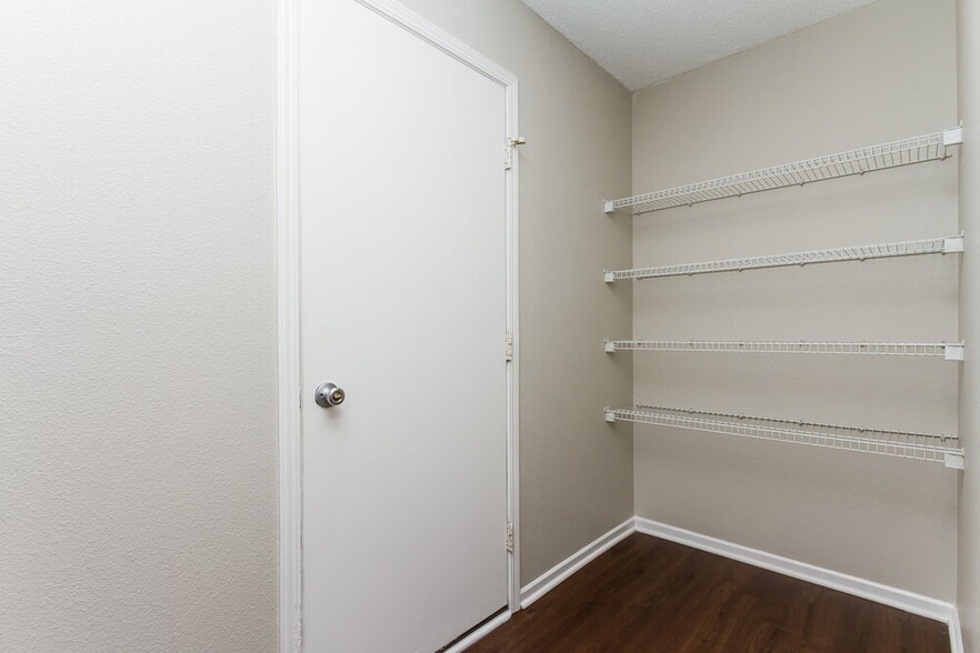Building Photo - 924 Bentgrass Dr