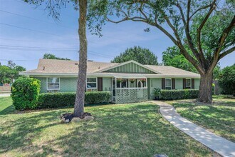 Building Photo - Beautifully crafted 3 Bed 2 Bath home in L...