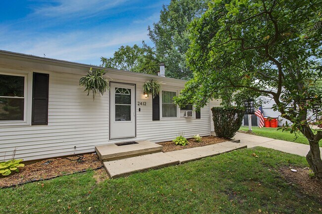 Building Photo - 2412 Southwood Dr