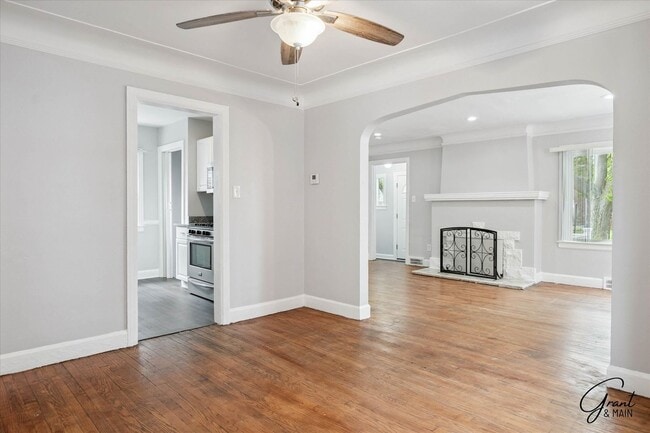 Building Photo - $1325 3 bedroom bungalow