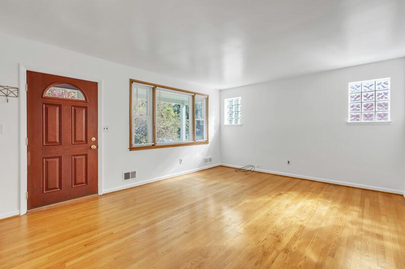 Building Photo - 8212 Dorset Ave