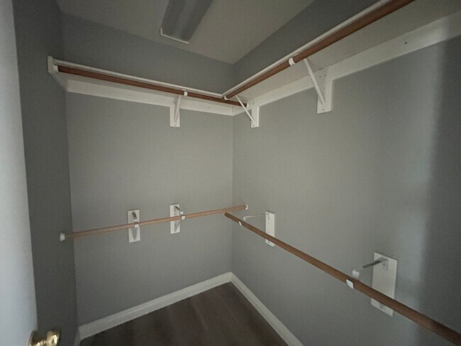 Building Photo - Silverado Ranch 3 bedroom
